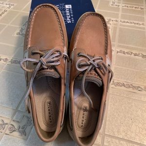 New Sperry size 8